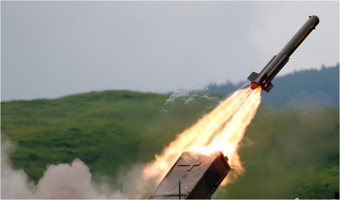Một loại hỏa lực của Lục quân Nhật Bản phóng đạn tên lửa